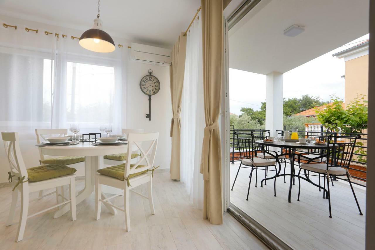 Apartments Villa Stina Preko Exteriör bild